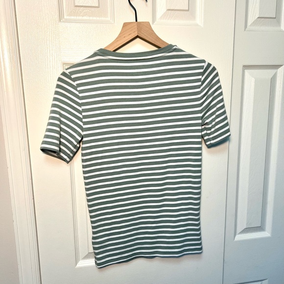 Gap Modern T Striped Sage Green and White Short Sleeve Top Size Small - Picture 2 of 3